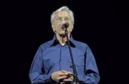 Sob gritos de ‘sem anistia’, Caetano Veloso manda recado ao Congresso em show no DF