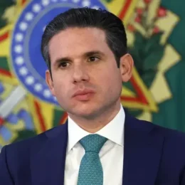 Motta reage ao PL e procura centrão para viabilizar reeleição na Câmara