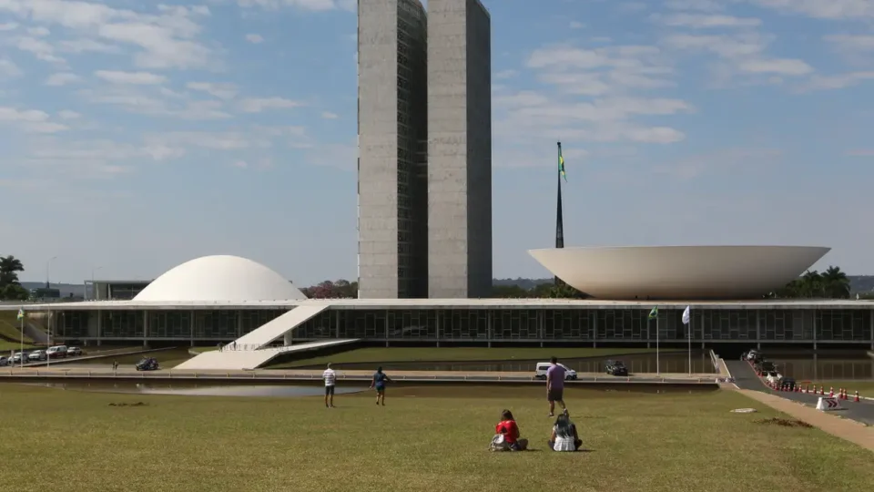 O papel dos presidentes da Câmara e Senado e o contexto histórico do Poder Legislativo no Brasil
