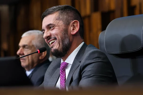 Bacellar será solto, mas é afastado da presidência da Alerj e obrigado a usar tornozeleira 