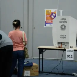 Maioria diz que família, amigos, imprensa e redes sociais não influenciam voto, aponta Datafolha