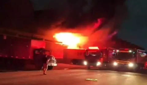 Incêndio de grandes proporções atinge Ceasa, na Zona Norte do RJ