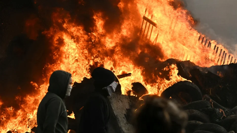 Protesto de agricultores contra acordo UE-Mercosul termina em confronto em Bruxelas