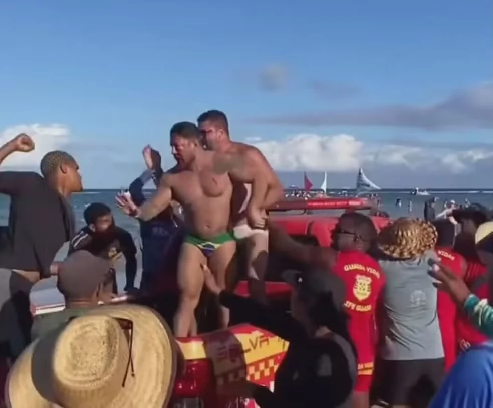 Mais de dez barraqueiros que espancaram turistas em Porto de Galinhas (PE) são identificados