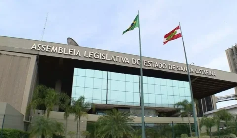 Renegade ou Dolphin? Auxílio pode render um carro zero por deputado a cada ano em SC