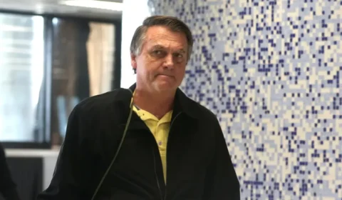 Defesa de Bolsonaro faz novo pedido de prisão domiciliar e após perícia da PF frustrar tentativa