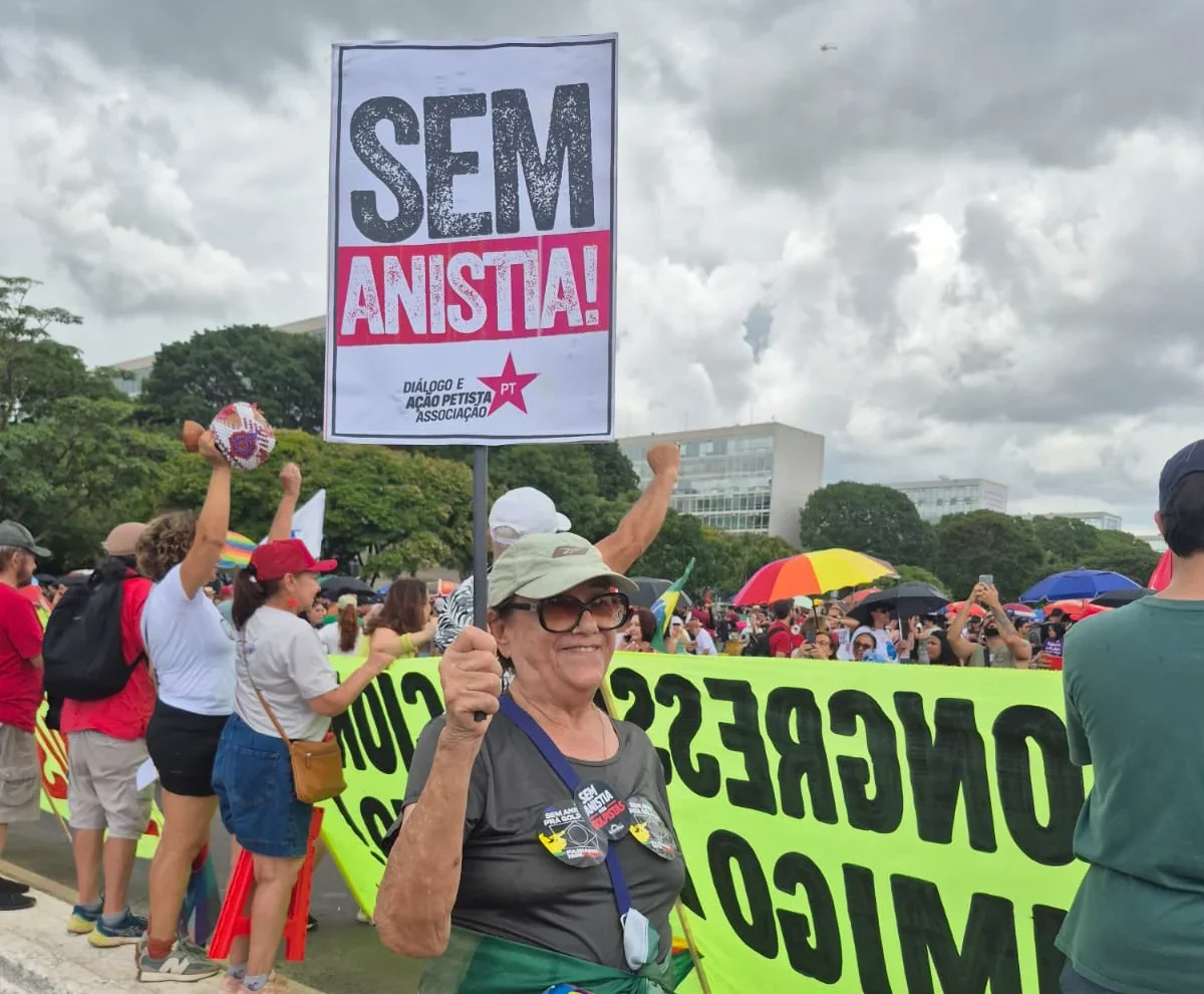 Manifestantes protestam contra PL da Dosimetria