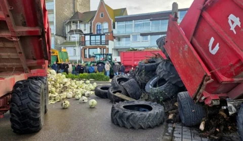 Insatisfeitos, agricultores protestam contra acordo UE-Mercosul na casa de praia de Macron