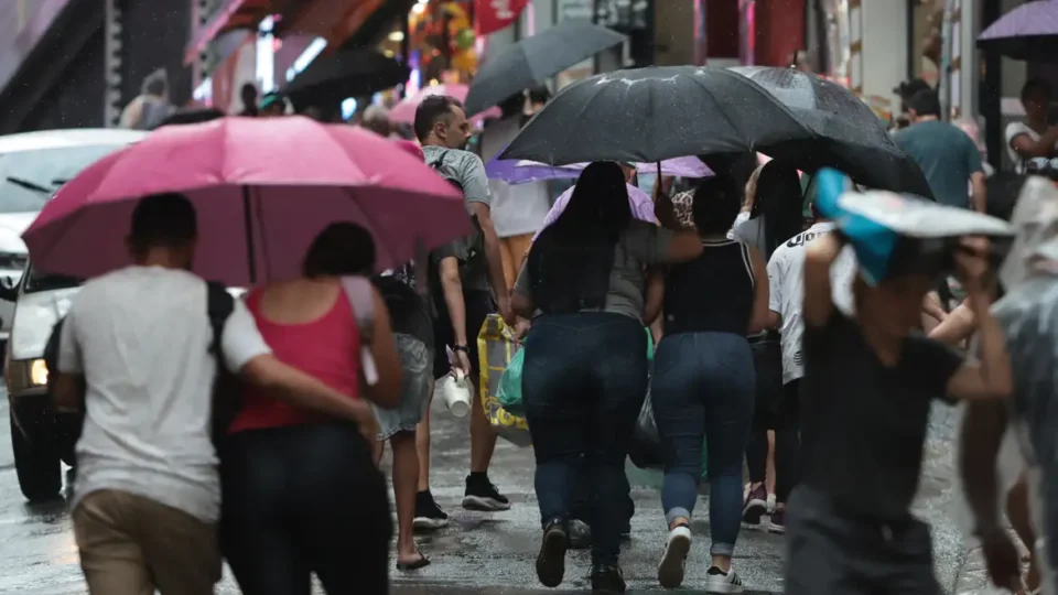 Ciclone avança e provoca chuvas fortes e ventania no Sudeste e no Sul; veja a previsão
