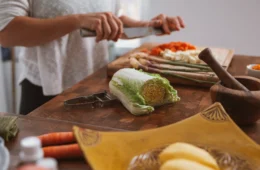 Cozinhar a própria comida ganha papel no cuidado da saúde mental