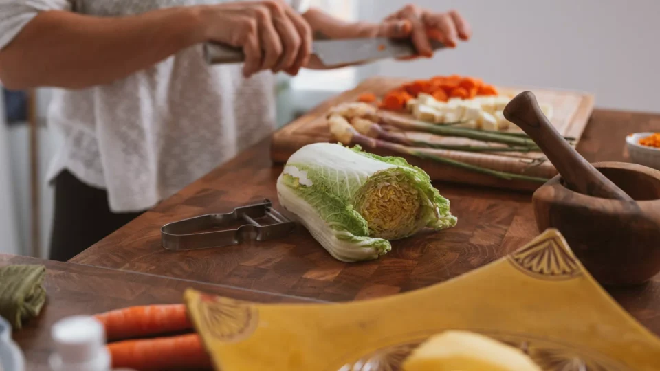Cozinhar a própria comida ganha papel no cuidado da saúde mental