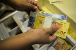 Prazo para sacar abono salarial acaba nesta segunda-feira