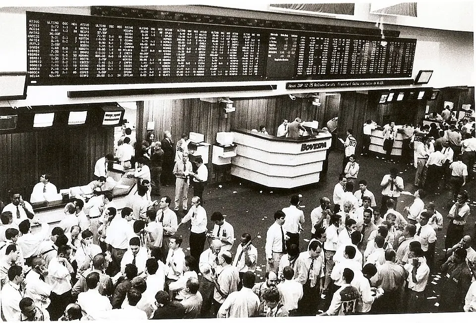 A B3 centraliza o mercado financeiro nacional e, por meio do Ibovespa, reflete expectativas sobre crescimento, estabilidade política e rumos da economia. Imagem: Arquivo Nacional