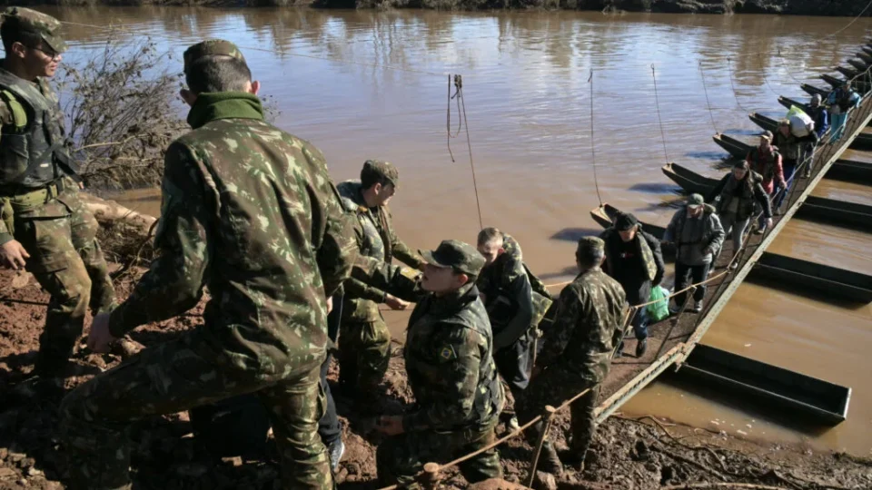 Câmara facilita participação do Exército em obras públicas e fortalece protagonismo político de militares