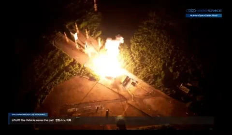 Após decolar, explode foguete que marcaria 1º lançamento orbital em solo brasileiro