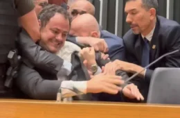 Motta silencia sobre censura a jornalistas em retirada de Glauber Braga da Câmara