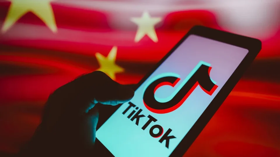 China e o impacto global do TikTok: como uma plataforma chinesa transformou as redes sociais