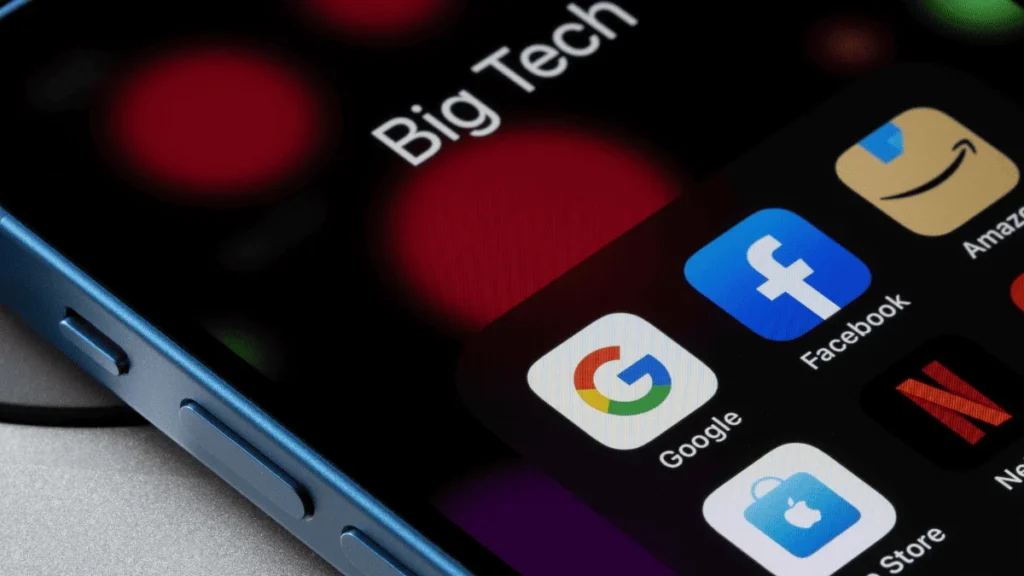 big techs As Big Techs orientam o debate político ao controlar o espaço público digital por algoritmos orientados ao lucro. Imagem: Shutterstock