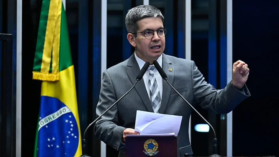 Senado aprova PL que reduz incentivos fiscais e amplia tributação para bets e fintechs