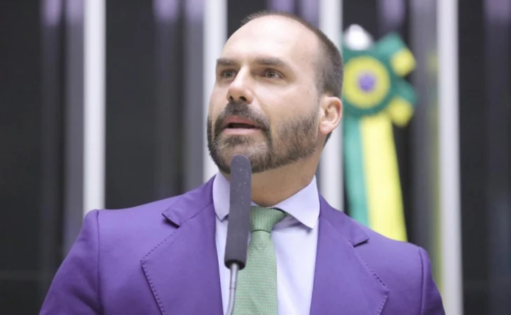 PT entra com mandado de segurança no STF pedindo afastamento imediato de Eduardo Bolsonaro
