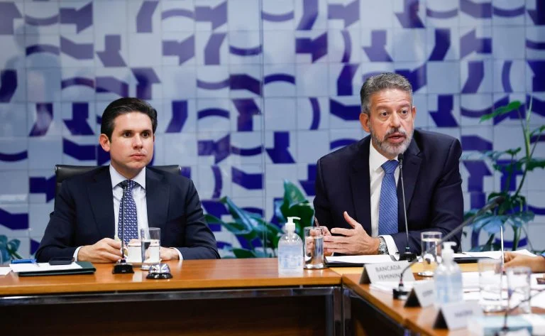 Operação da Polícia Federal reaproxima Arthur Lira e Hugo Motta 