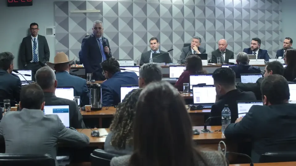 CPMI do INSS convoca dono do Banco Master e governador Zema