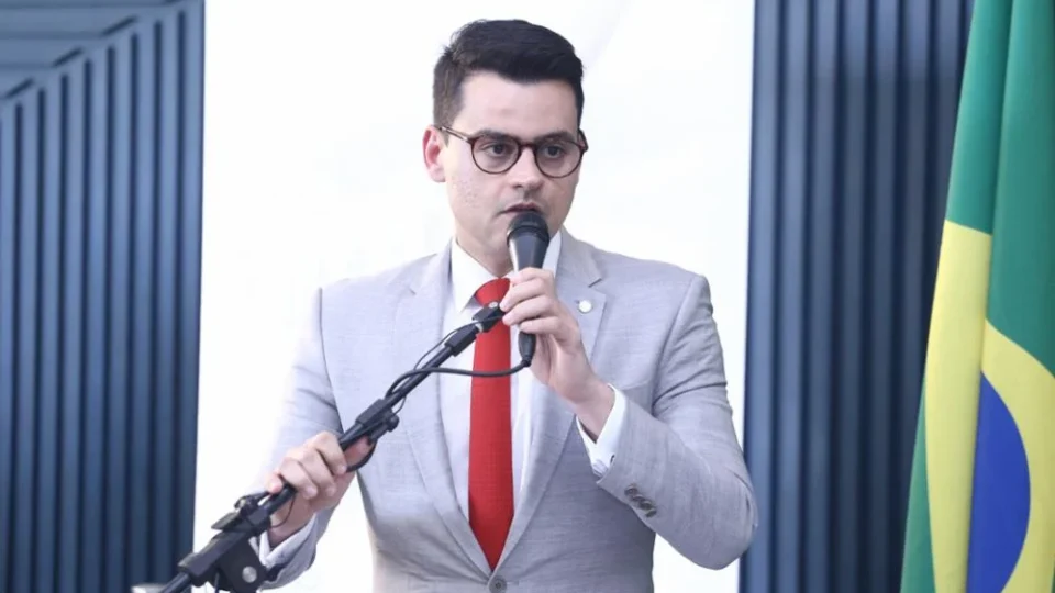 Presidente de comissão assume R$ 45 milhões em emendas após votação relâmpago