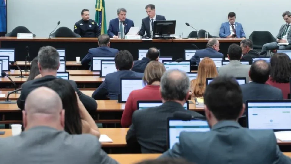 Comissão aprova LDO 2026 com calendário para pagamento de emendas parlamentares