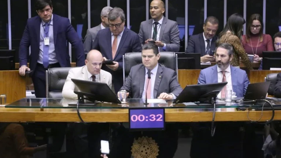 LDO de 2026 flexibiliza meta fiscal e autoriza R$ 10 bilhões para os Correios