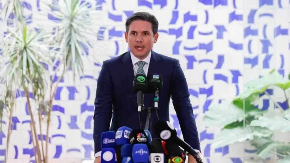 Hugo Motta cancela reunião com jornalistas após noite de agressões na Câmara