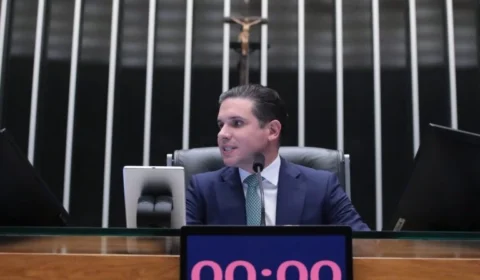 Pautados por Motta, cassações e anistia pegaram líderes da Câmara de surpresa