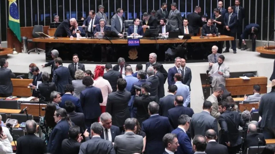 Câmara aprova projeto que endurece regras contra devedores contumazes