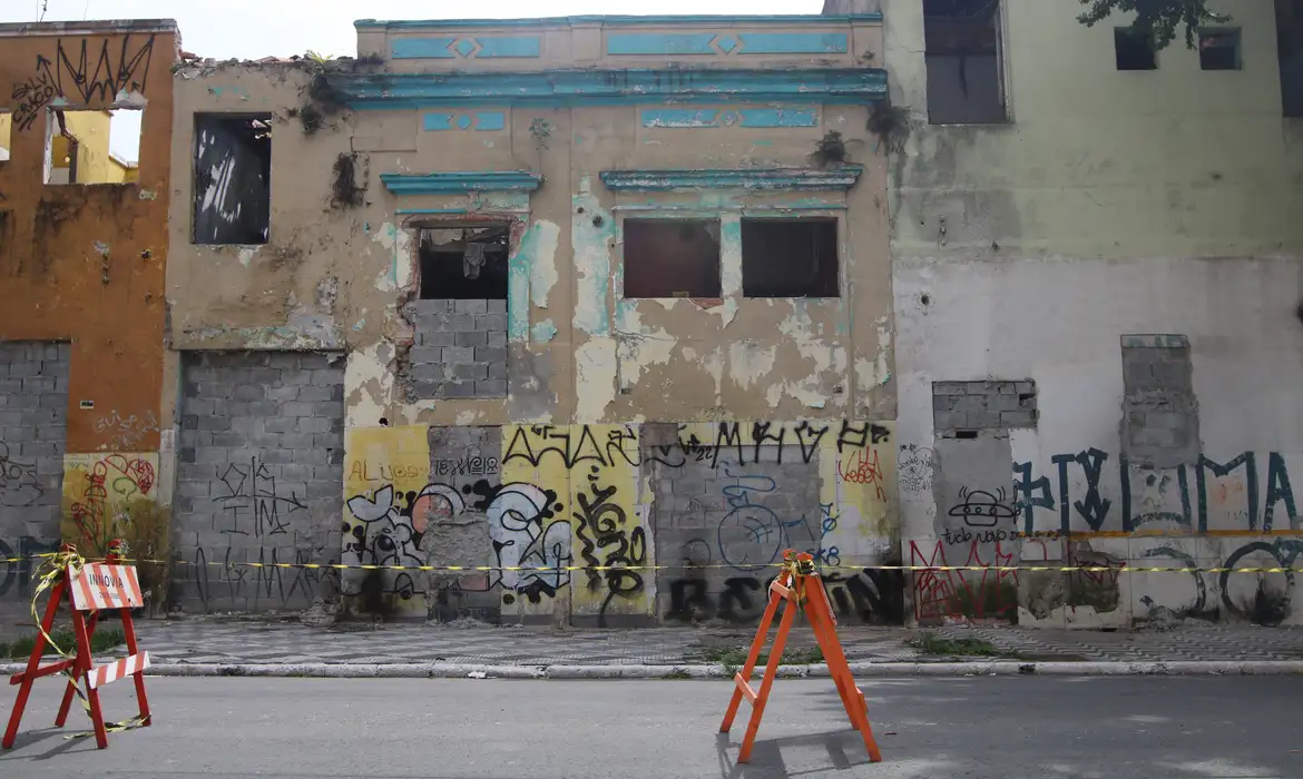 Roubos e furtos de celulares mantêm alta no centro de SP após dispersão da cracolândia