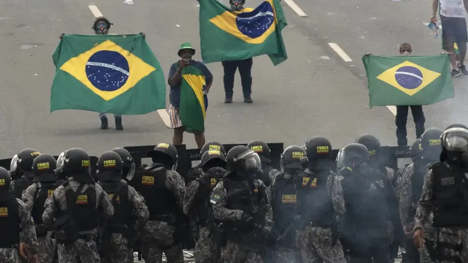 Ações para Bolsonaro e militares golpistas perderem patentes começa em fevereiro