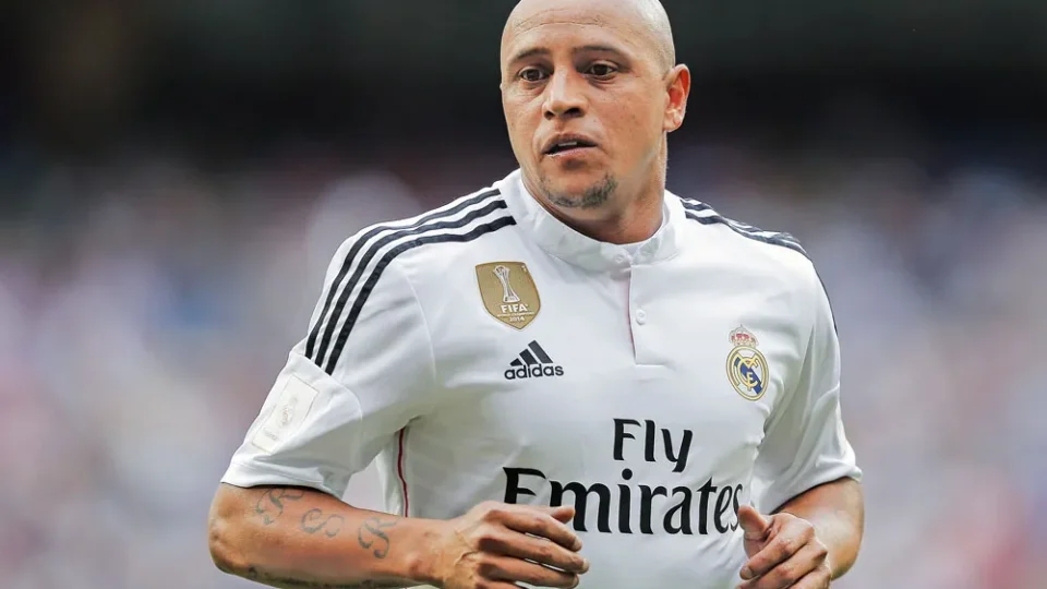 Roberto Carlos passa por cirurgia no coração durante férias no Brasil, diz jornal