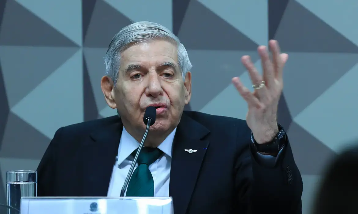 PF pede mais tempo para concluir perícia de Augusto Heleno sobre doença de Alzheimer 