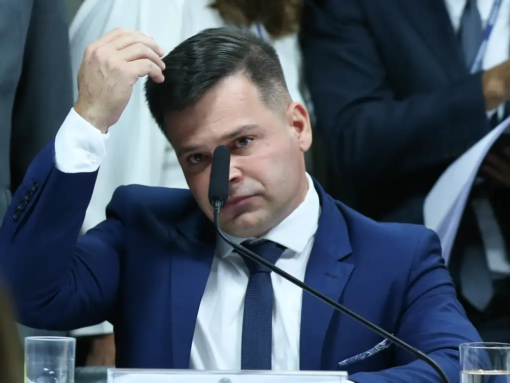 Tornozeleira de Silvinei Vasques é encontrada em rodoviária no Paraguai