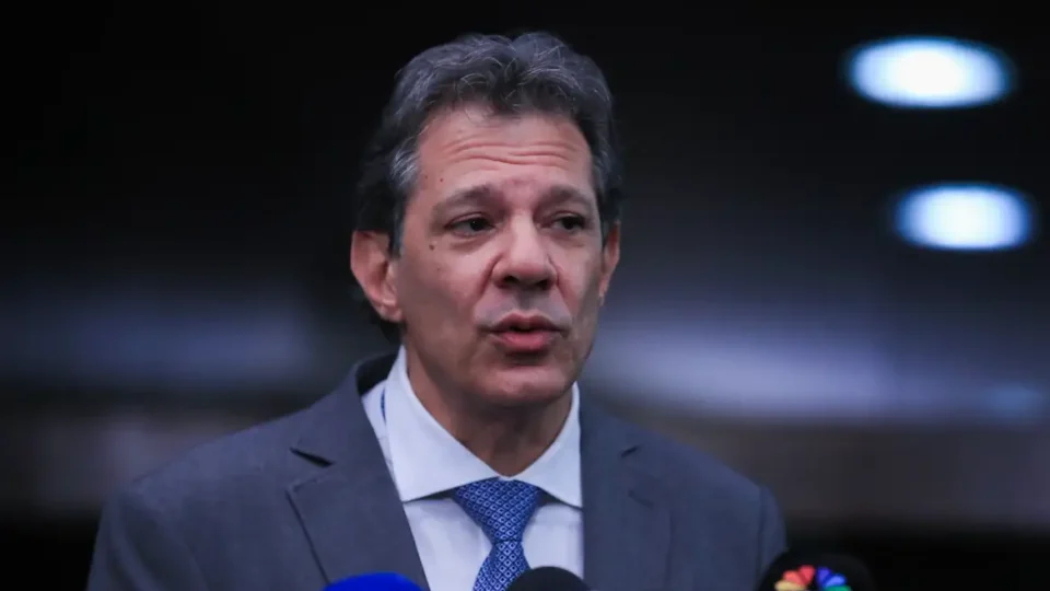 Haddad busca canal direto com EUA para rastrear peças de fuzis
