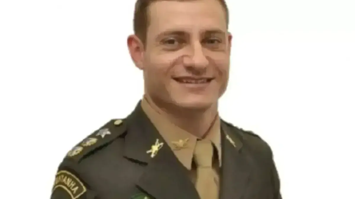 Tenente-coronel do Exército Guilherme Marques Almeida se entrega à PF em Goiânia (Foto: Divulgação)