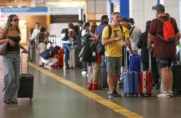 Pilotos e comissários podem entrar em greve a partir de 1º de janeiro