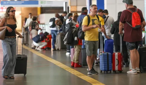 Pilotos e comissários podem entrar em greve a partir de 1º de janeiro