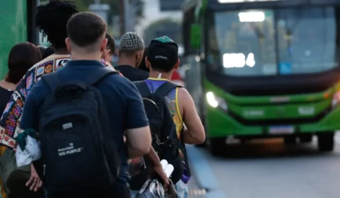Conflitos armados desviaram 775 linhas de ônibus e paralisaram trens no Rio em 2025