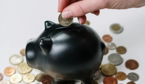Economizar dinheiro lidera lista de metas dos brasileiros para 2026, aponta Datafolha