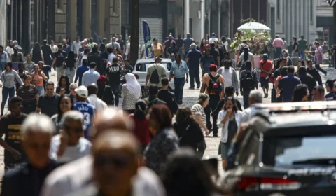 Mais de 8,6 milhões deixam pobreza; Brasil tem melhor nível desde 2012