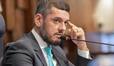 Rodrigo Bacellar deixa prisão com tornozeleira eletrônica após decisão de Moraes