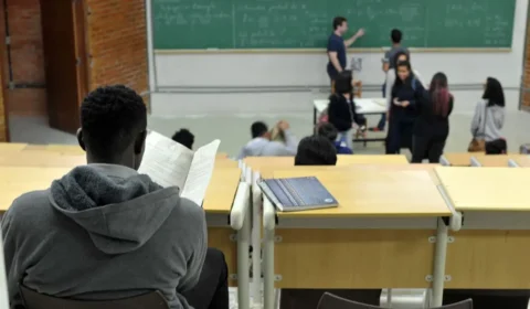 Violência e censura afetam nove em cada dez professores brasileiros