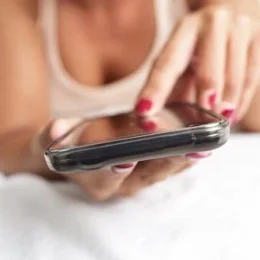 Inteligência artificial amplia acesso ao crédito e levanta alerta sobre endividamento entre jovens