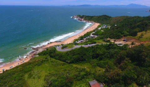 Balneário Camboriú vai proibir naturismo em praia pioneira na prática