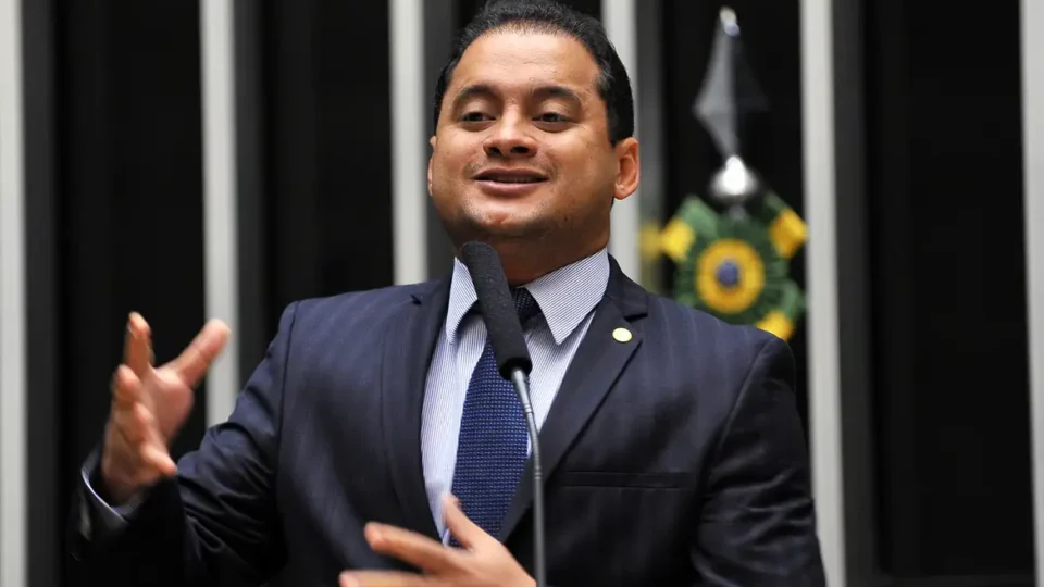 PF aponta senador como ‘sustentáculo político’ de esquema no INSS