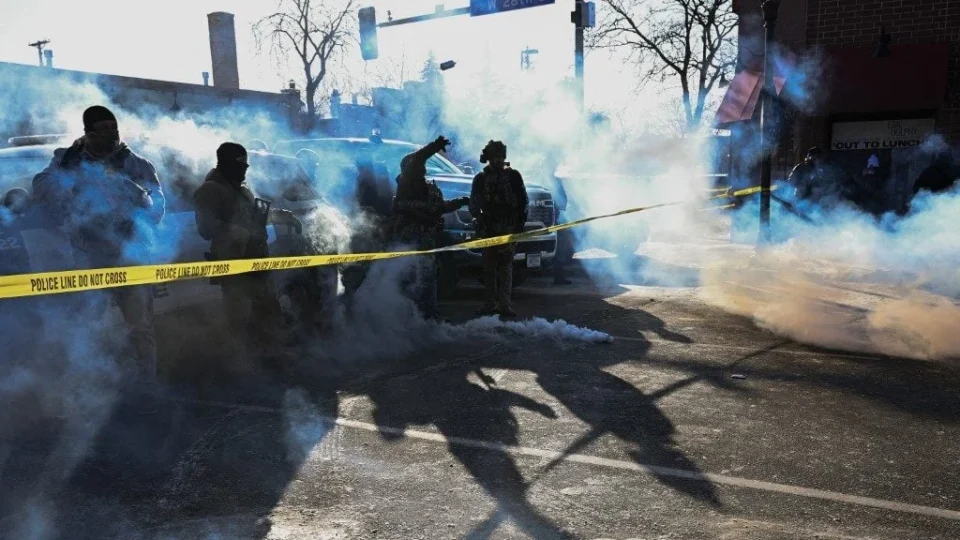 Homem morre após ser baleado por agentes de migração de Trump em Minneapolis